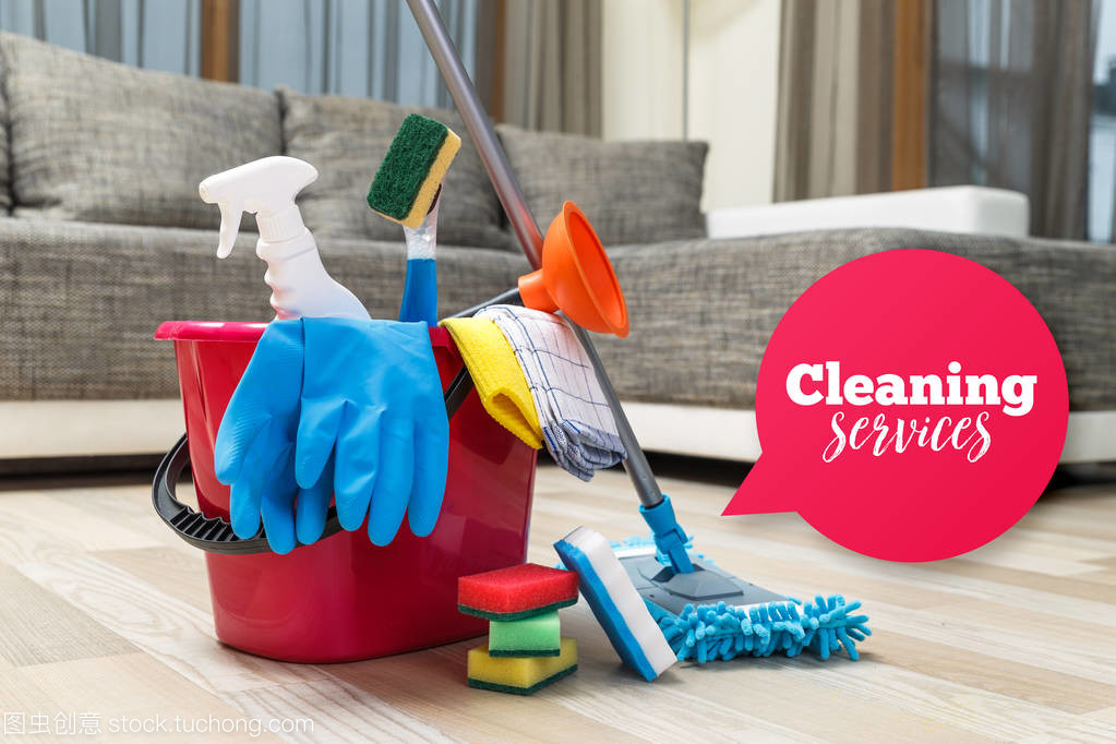 清潔服務(wù)。海綿、 化學品和拖把
